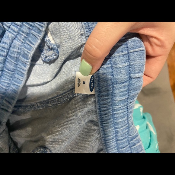 Old Navy Chambray Mid-Rise Chambray Pull-On Pants for Women - Picture 5 of 6